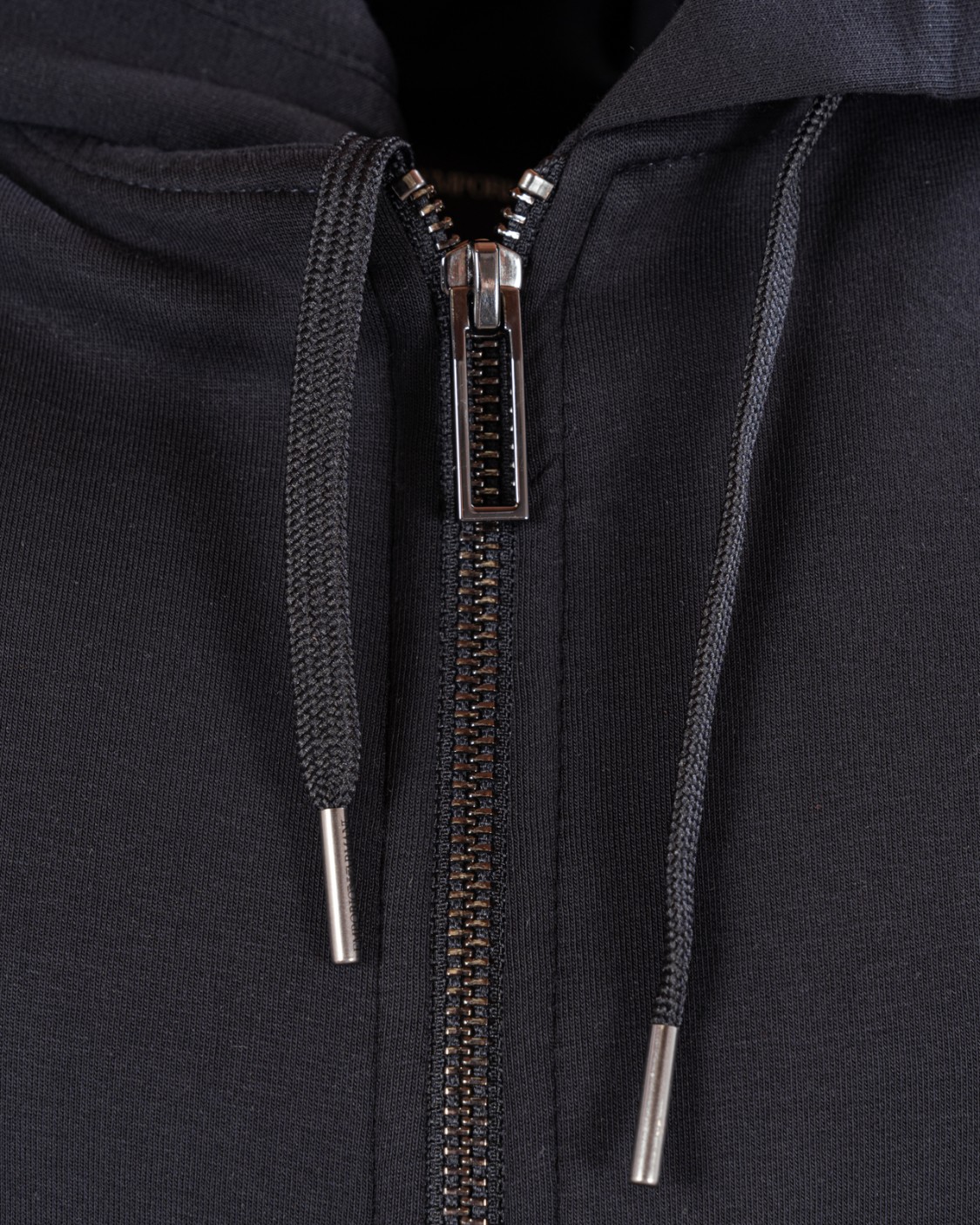 shop EMPORIO ARMANI Saldi Felpa: Emporio Armani felpa con cappuccio.
Cappuccio.
Maniche Lunghe.
Zip con doppio cursore.
Tasche laterali.
Logo ricamato su petto.
Composizione: 78% Cotone 18% Poliestere 6% Elastan.
Fabbricato in Cambogia.. 8N1ML6 1JHSZ-0920 number 9946531